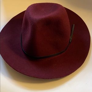 Maroon hat with black belt